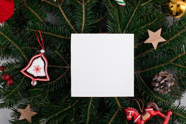Фото Рождественская зима пустая 5x5 квадратная карточка макет на естественном древесном ветке фона