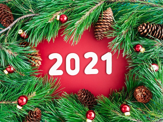 Photo christmas wreath and 2021 new year