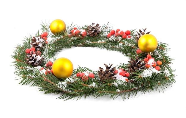 Photo christmas wreath isolated on white