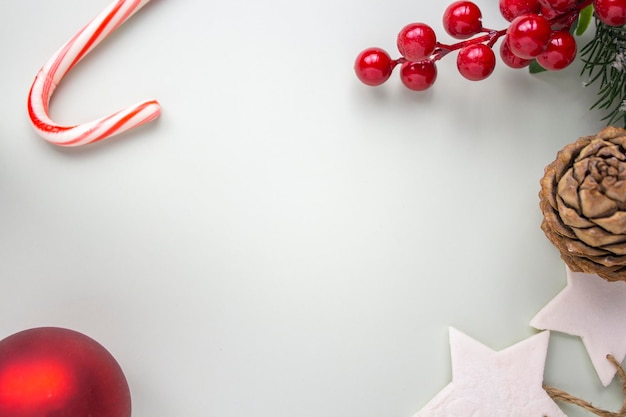 Photo christmass tree and mint cane on white background