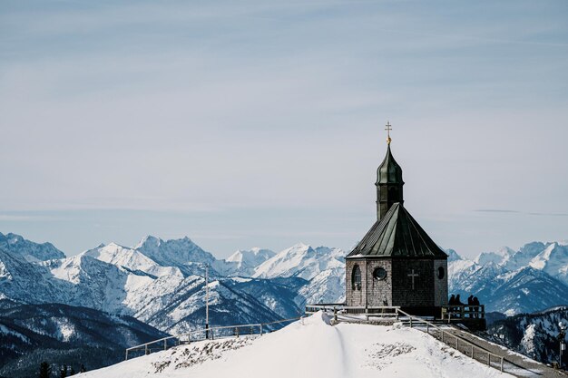 Foto chiesa contro il cielo durante l'inverno