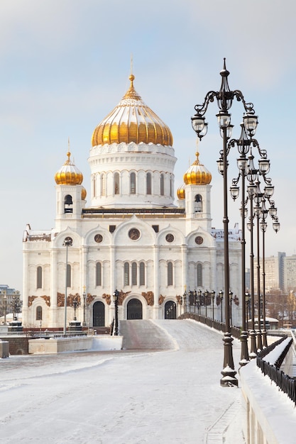 Храм Христа Спасителя в Москве красивой зимой