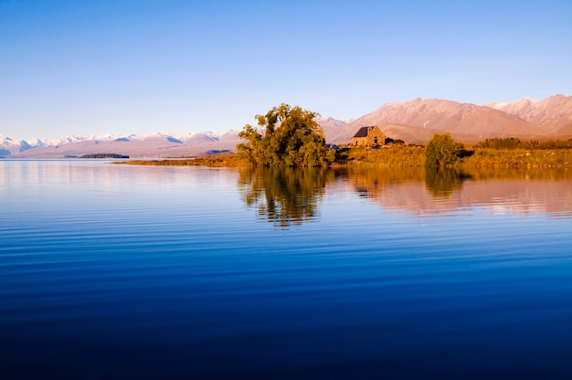 Chiesa del buon pastore e lago, mackenzie country, canterbury, nuova zelanda.