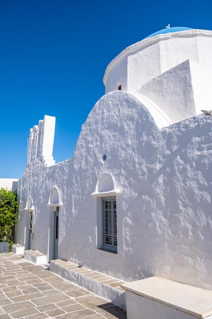 Photo church in a greek island cyclades greece stavros white chapel in sifnos apollonia town