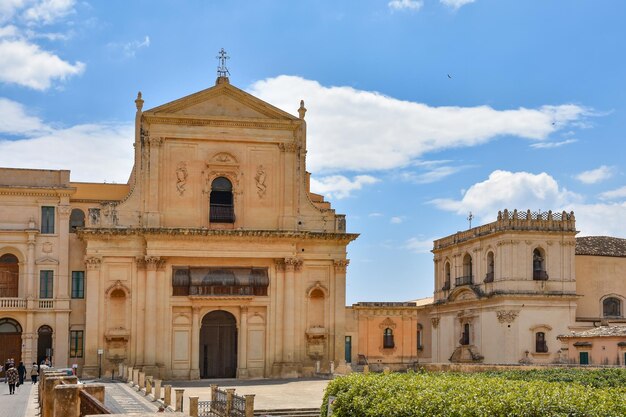 Photo a church in the historic center of noto in sicily a unesco world heritage site