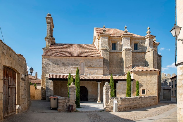 Chiesa del borgo medievale di uruena valladolid spagna