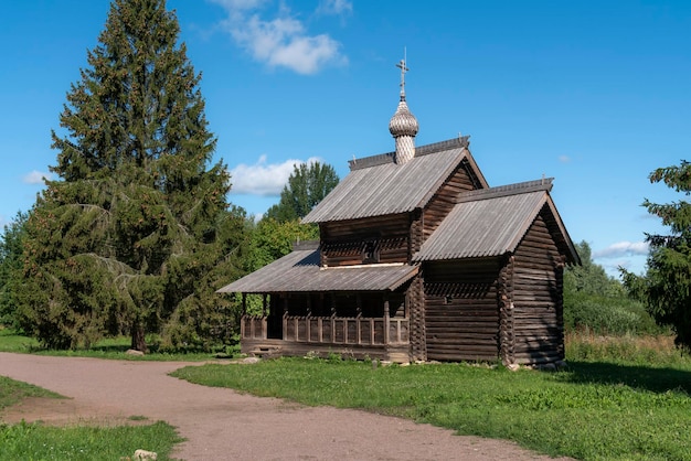 Фото Успенская церковь в музее народного деревянного зодчества витославлица великий новгород россия