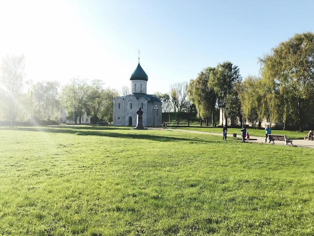 Фото Церковь на земле против неба