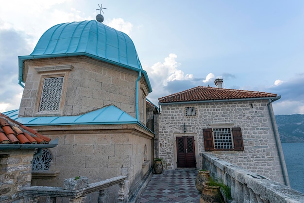 Церковь Богоматери на скалах Госпа од Скрпела Черногория