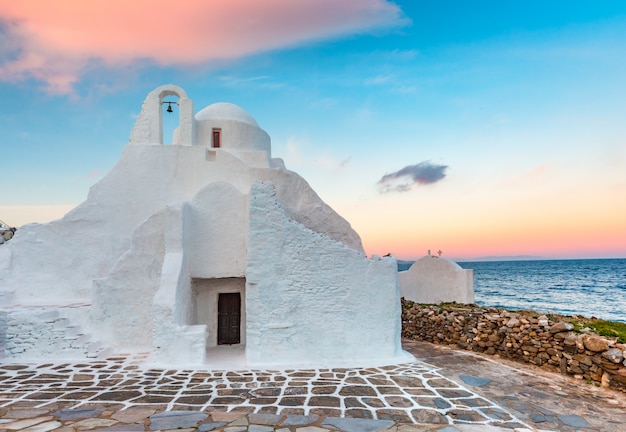 Photo church of paraportiani on island mykonos, greece