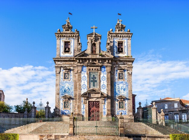 サントイルデフォンソ教会（Igreja de Santo Ildefonso）は、ポルトガルのポルトにある18世紀の教会です。