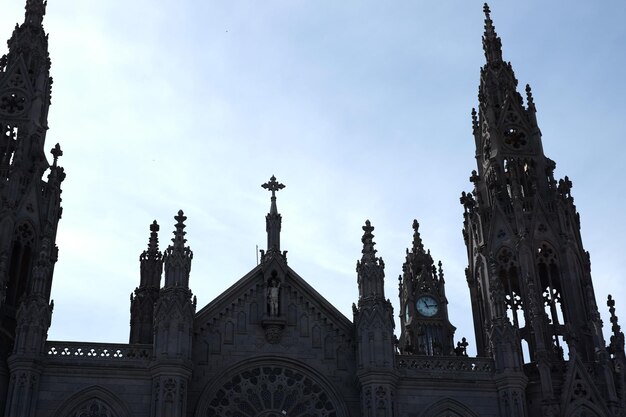 Photo church of san juan bautista at arucas against sky