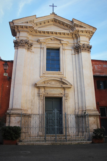 Foto chiesa di sant egidio nel distretto di trastevere a roma, in italia.