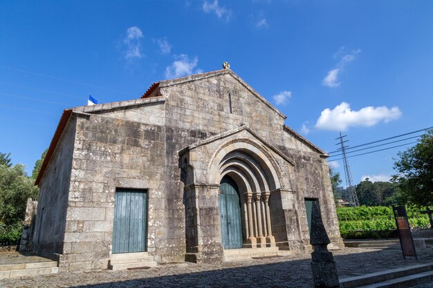 Photo church of santa maria de airaes from the 13th century mosteiro felgueiras portugal