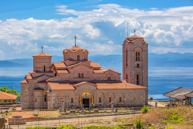 Chiesa di san giovanni a kaneo affacciata sul lago di ohrid repubblica di ohrid di macedonia