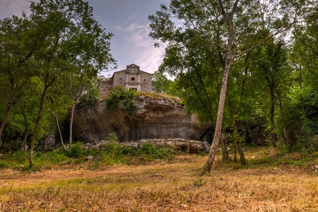 La chiesa di san pietro in cima