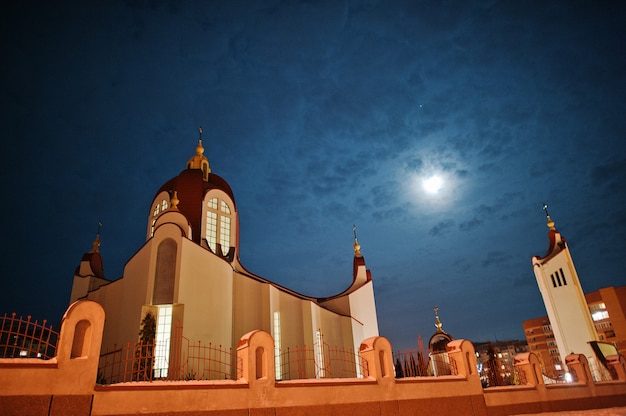 凍った夜の聖ペトル教会