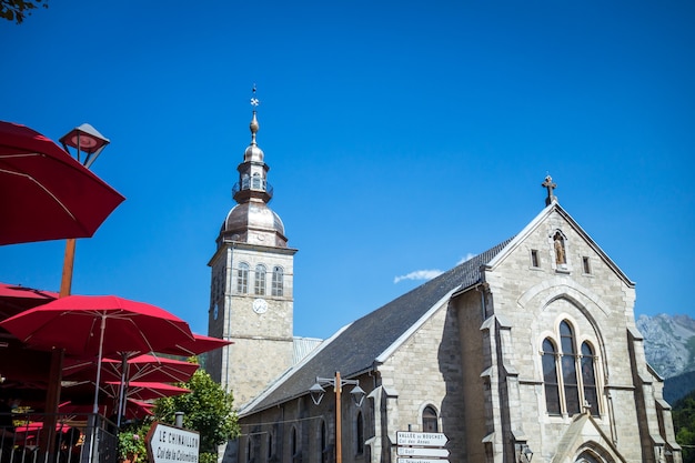 Photo church in the village of the grand bornand, france