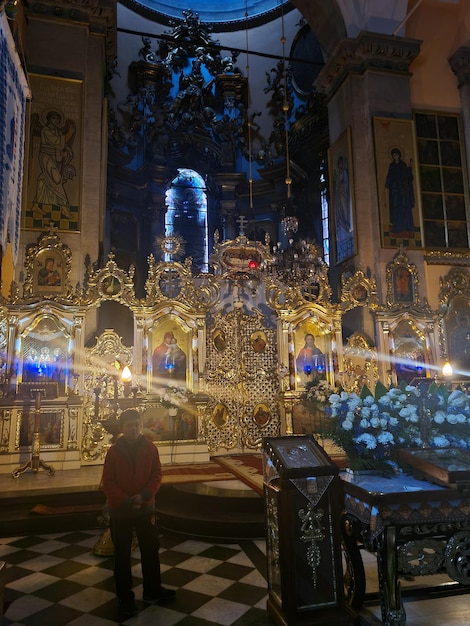A church with a gold altar and a sign that says'jesus'on it