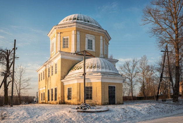 Церковь без креста в Торжке