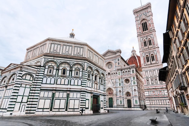 Foto chiese in piazza san giovanni al mattino