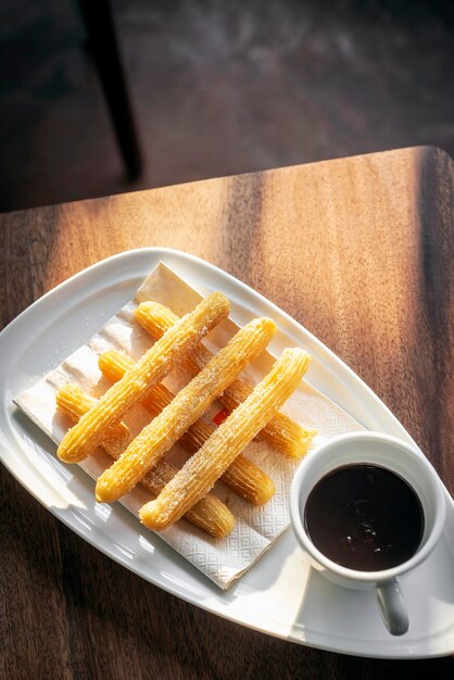 churros con chocolade traditionele Spaanse zoete ontbijt set