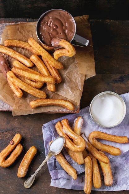 Churros con cioccolato e zucchero