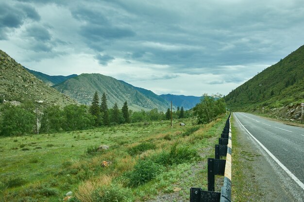 Chuysky Trakt, Chuya Highway hoofdweg in Novosibirsk Oblast, Altai Krai en Altai Republic of Russia.