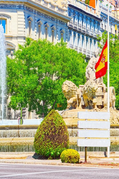 Cibeles-fontein (Fuente de La Diosa Cibeles, Fontano Cibelo) en Cibeles-plein in het centrum van Madrid