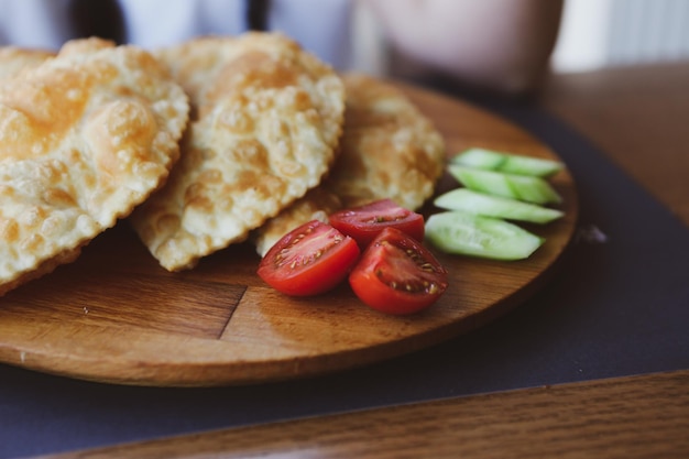 Ciborek is een traditioneel gebakje in de Turkse keuken. Ciborek is een halvemaanvormige borek, gevuld met