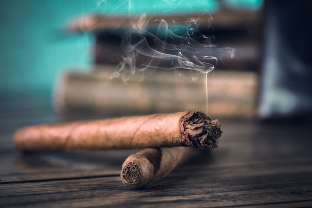 Photo cigars on wooden table