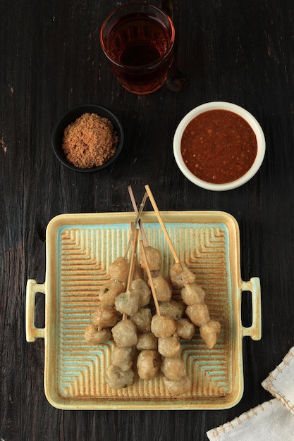 Cilok goreng borma indonesische traditionele snack gemaakt van tapiocameelvormige ballen en gefrituurd