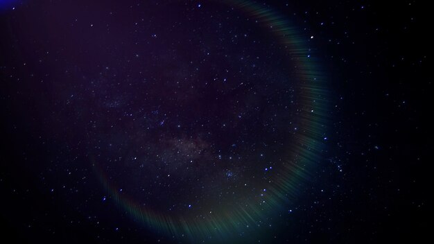 은하계와 조명 효과에 구름과 별이 있는 영화 배경. 시네마 테마의 고급스럽고 우아한 3d 그림 스타일