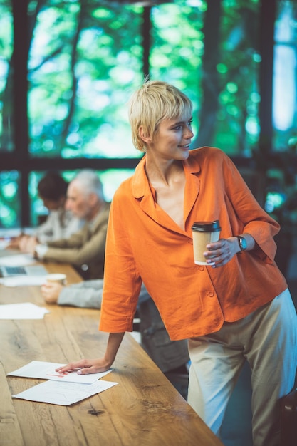 Photo cinematic image of people working in a start up business