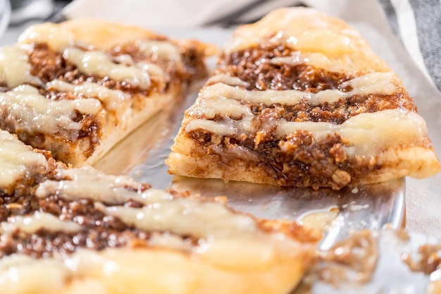 Cinnamon dessert pizza