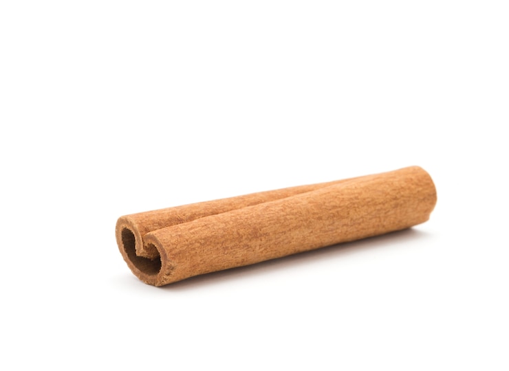 Photo cinnamon isolated on white