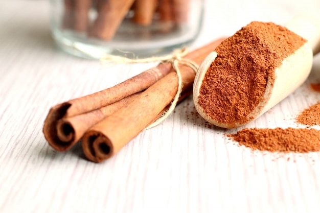 Cinnamon powder and stick