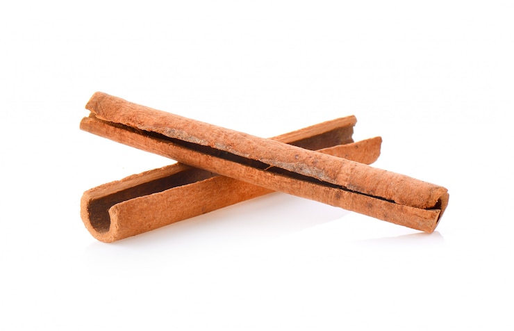 Photo cinnamon sticks isolated on white background