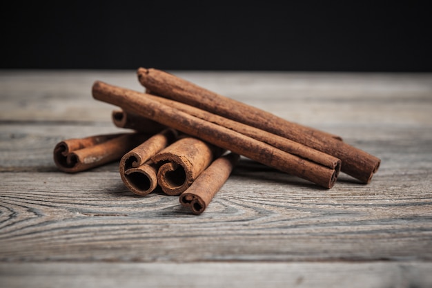 Cinnamon sticks on wooden.