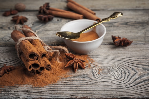 Cinnamon sticks on wooden.