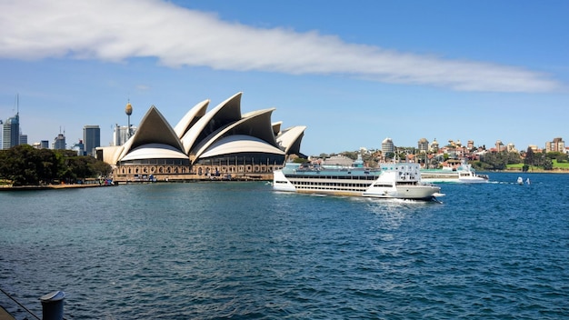 Circular Quay en Opera House Sydney Australië Sydney opera house met veerboten in de voorhoede