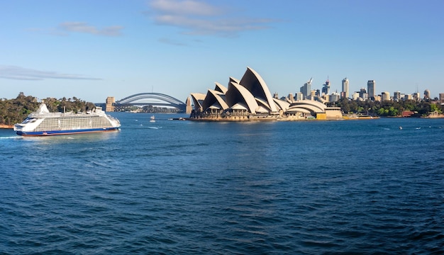 Circular Quay en Opera House Sydney Australië Sydney operahuis met veerboten in foregournd