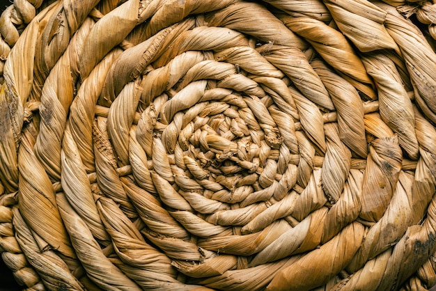 Круговое плетение из растительного волокна