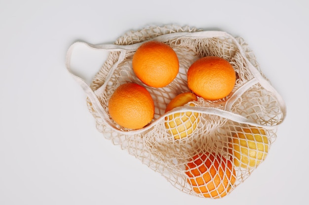 Citroenen in herbruikbare zak Geen afvalconcept met snaarzak netzak kruidentas met fruit