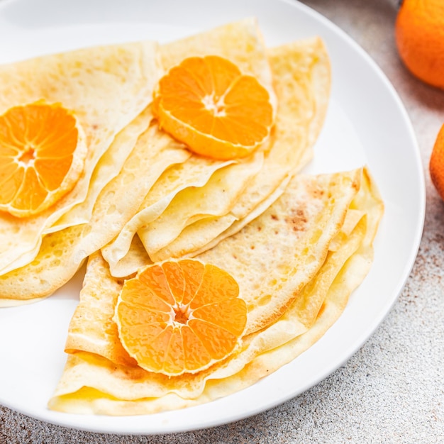 citrus dunne pannenkoek ontbijt crêpe Vastenavond vakantie Maslenitsa zoete dessert pannenkoeken