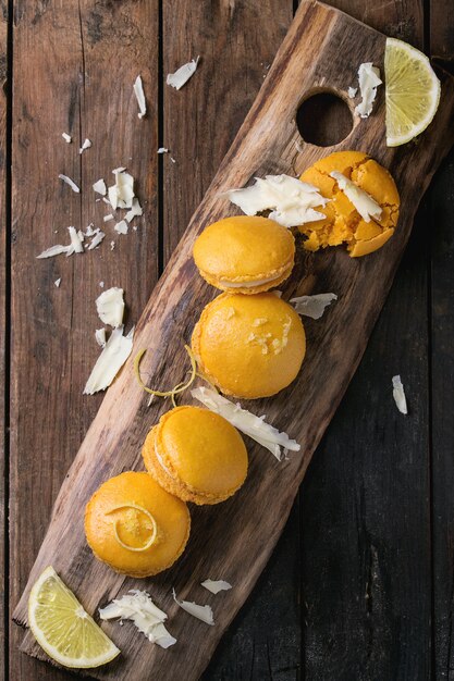 Citrus macaroons with white chocolate