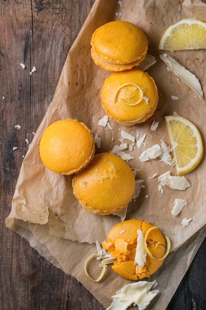 Citrus macaroons with white chocolate