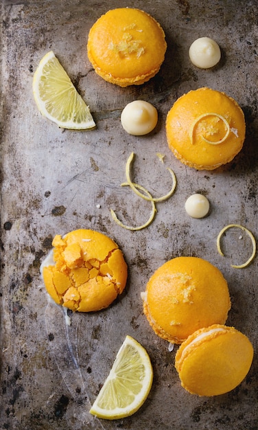 Citrus macaroons with white chocolate