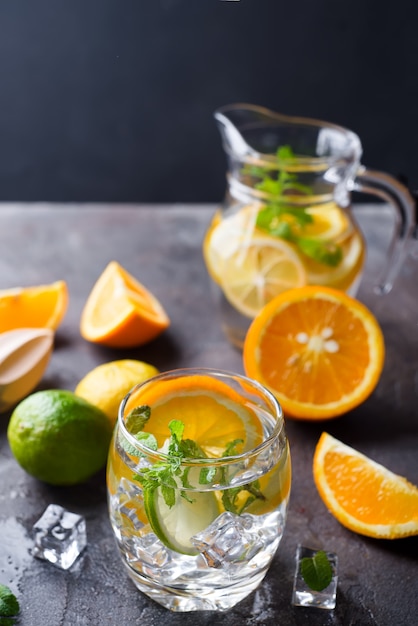 Citruslimonade met munt