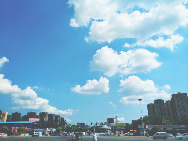 写真 空の向こうの街